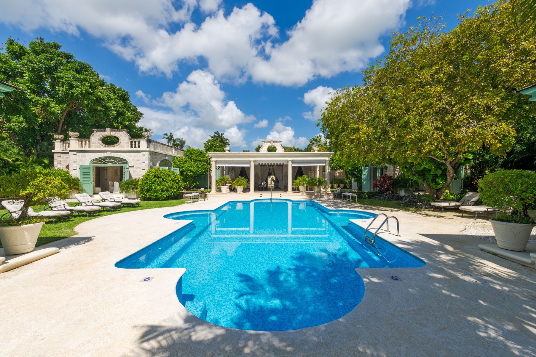 Leamington Estate villa photo.